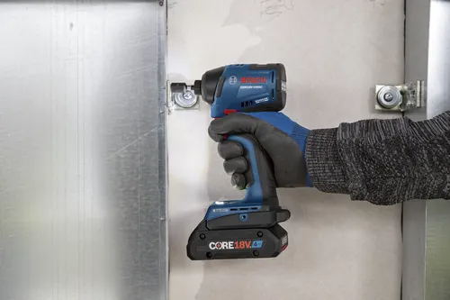 Bosch GDR18V-1950CN compact design in use
