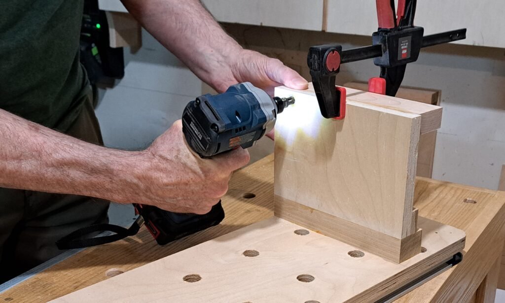 Bosch GDR18V-215 LED work light while fastening